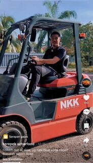 Kerepek Azharfood forklift / operations still from public social coverage.