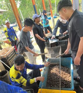 Extracted from UTM NewsHub page https://news.utm.my/2026/08/utm-international-brings-students-closer-to-cockle-industry-and-local-community/