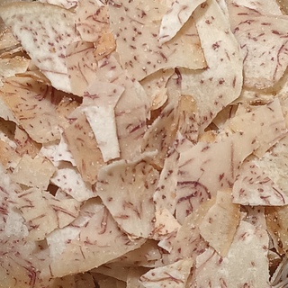 Taro (keladi) chips. CC0 reference photograph from Wikimedia Commons.