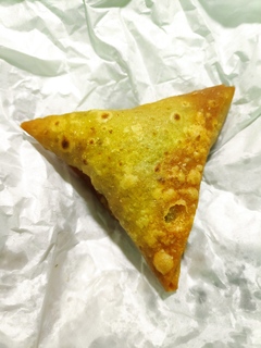 Samosa. CC BY-SA 4.0 reference photograph from Wikimedia Commons.