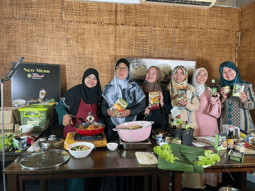 Food preparation and demonstration on the BUSINESS ROLE page.