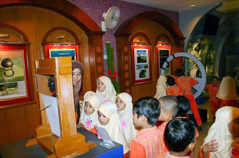 Kompleks Falak Al-Khawarizmi - zonArtifakIslam02