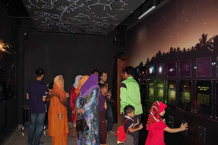 Kompleks Falak Al-Khawarizmi - zonLangitMlm02