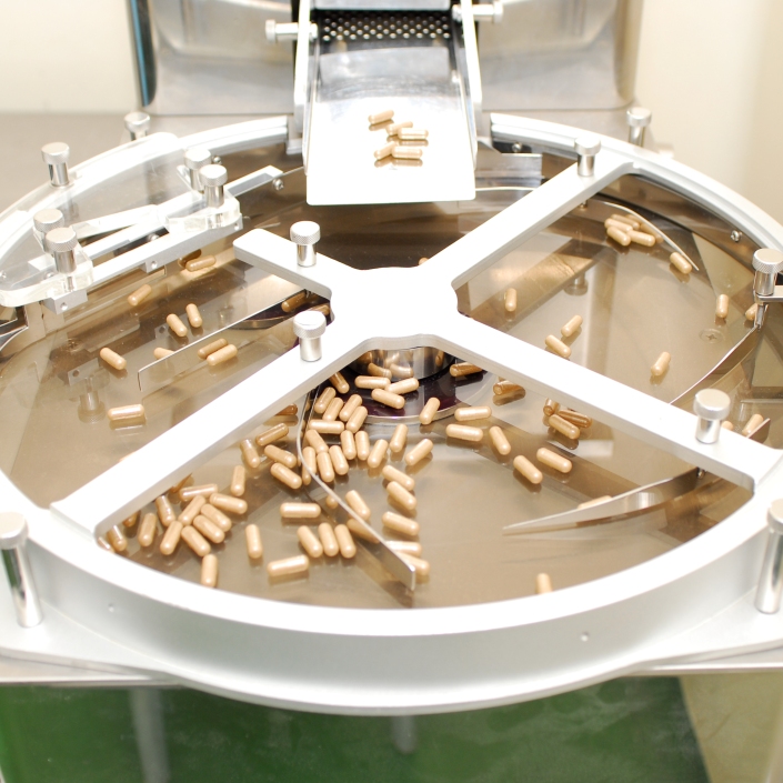 Herbal raw material grinding and processing